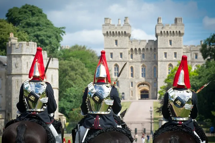 Three sights in one coach day from London, on a tour of Windsor Castle, castle tours in Europe