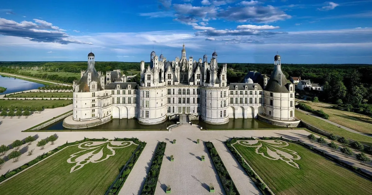Your entry to Chambord, the largest château of the Loire, on a tour of the Loire Valley castles, castle tours in Europe