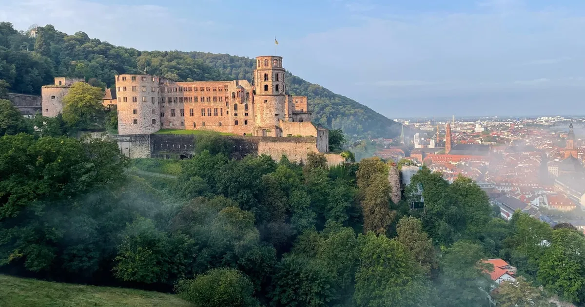 Two hours with a guide, on a tour of Heidelberg Castle, castle tours in Europe